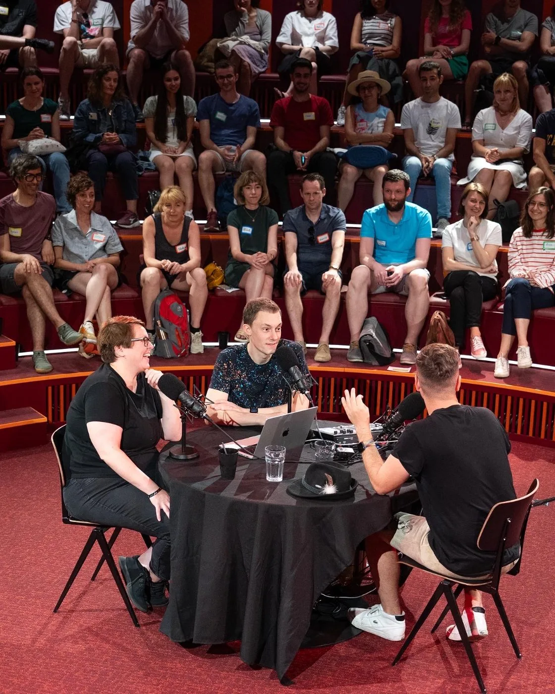 Cari und Mathias beim Podcast