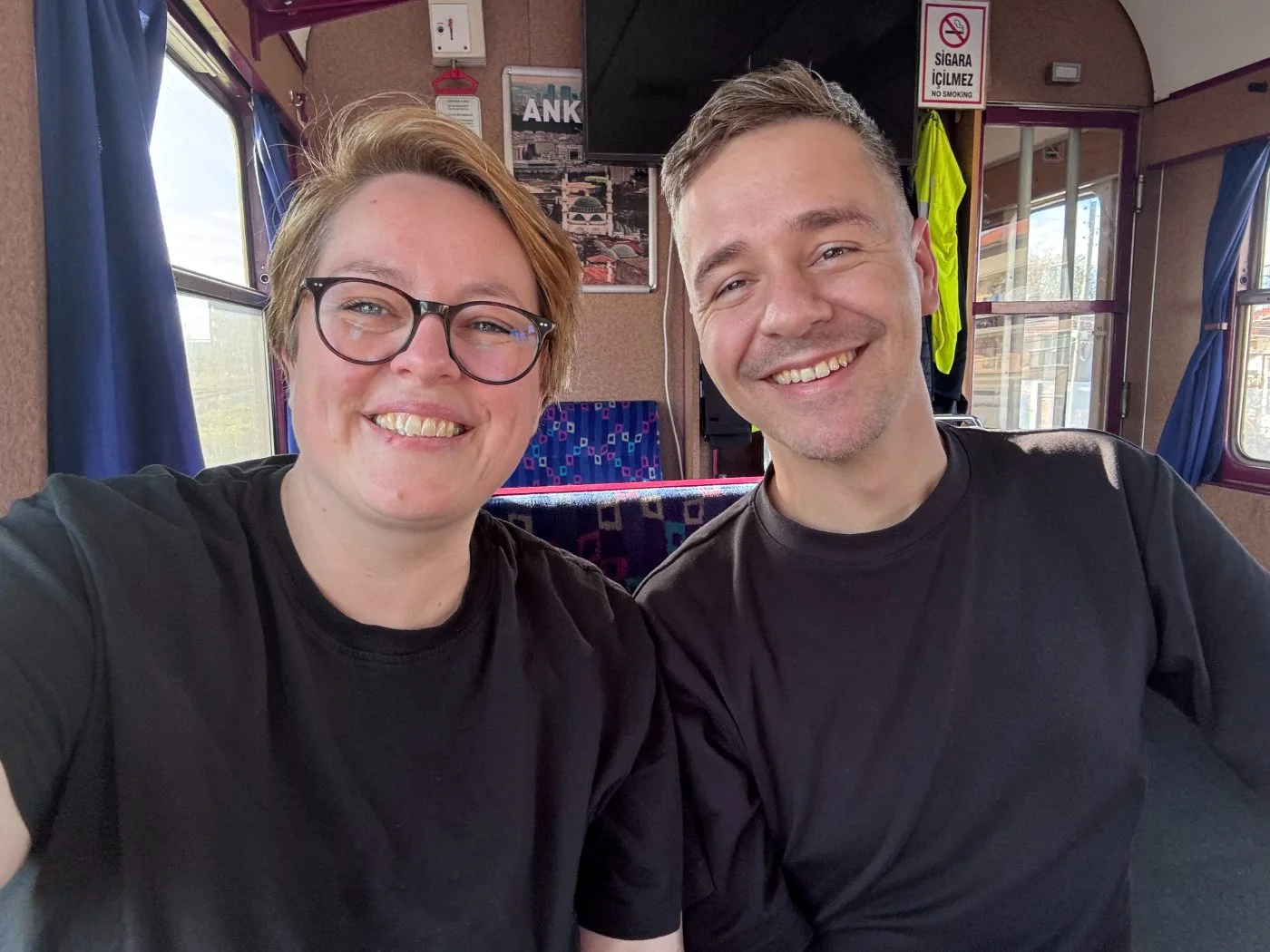 Cari und Mathias im Zug